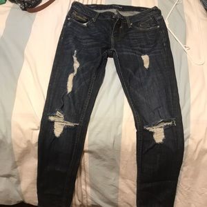 Distressed skinny jeans